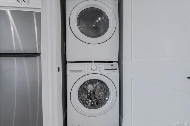 Building Photo - 110 School St