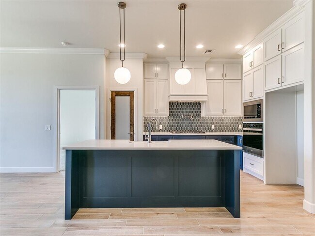 Building Photo - 13400 Sandoval Blvd