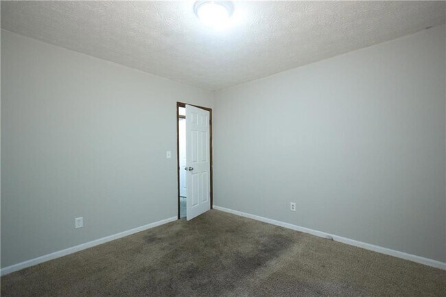 Building Photo - 2414 Leslie Brook Dr