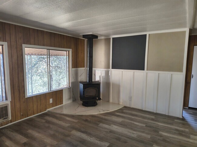 Building Photo - 35468 E Kings Canyon Rd
