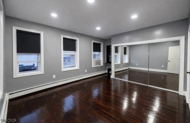 Building Photo - 343 3rd Ave W