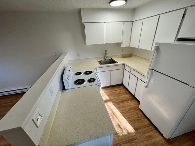 Building Photo - Townhouse in Tigard $1575 + utilities