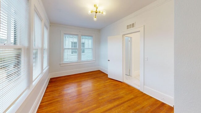 Building Photo - Remodeled Unit in RIVERSIDE! ONE MONTH FREE!