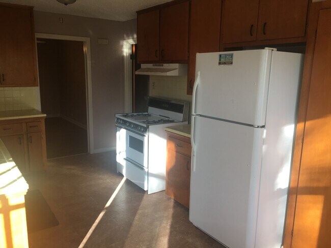 Building Photo - 130 Rolling Green Dr