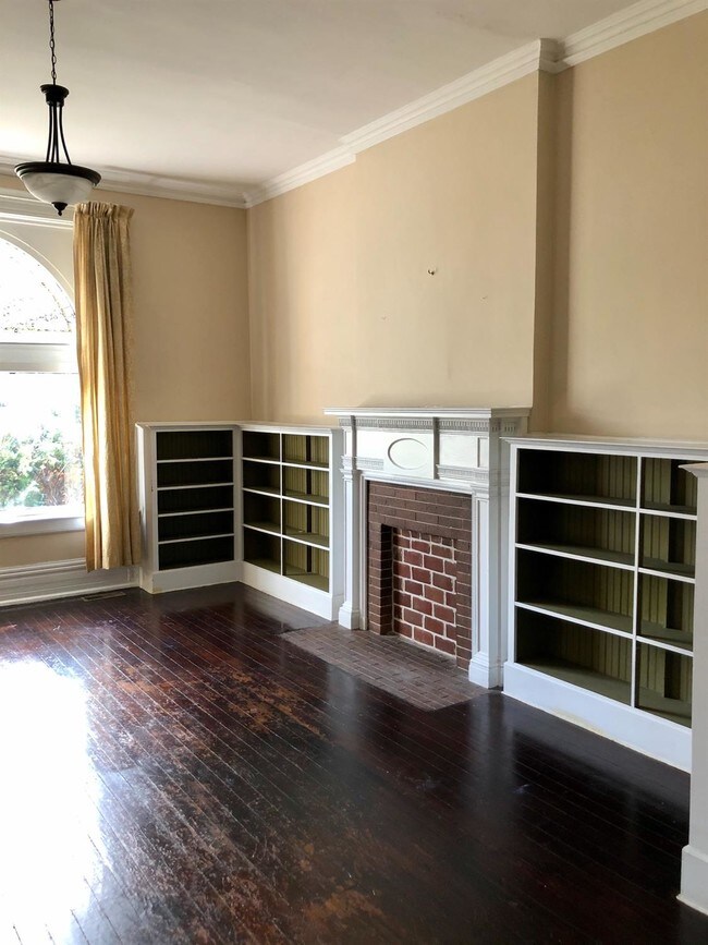 Building Photo - 521 N Broadway