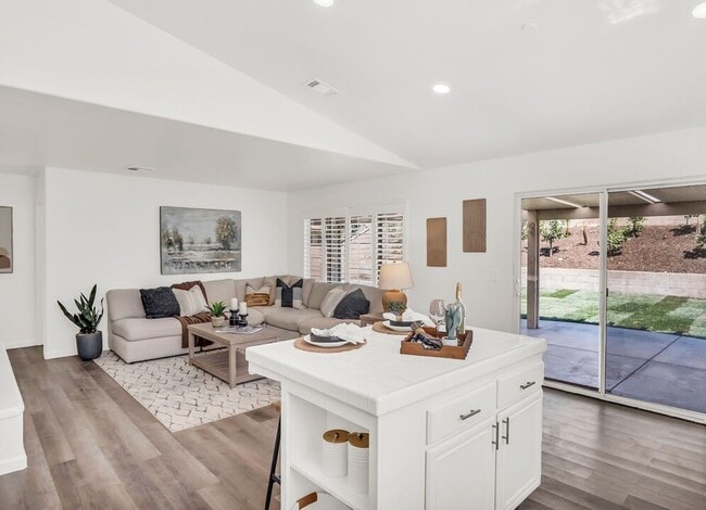 Building Photo - 1122 Alpine Ct