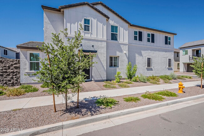 Building Photo - 2434 W Rowel Rd