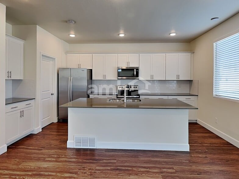 Building Photo - 2604 W 3340 S