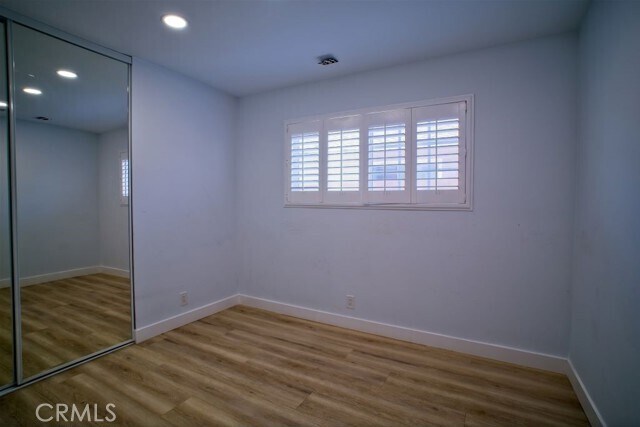 Building Photo - 1122 W Alton Ave