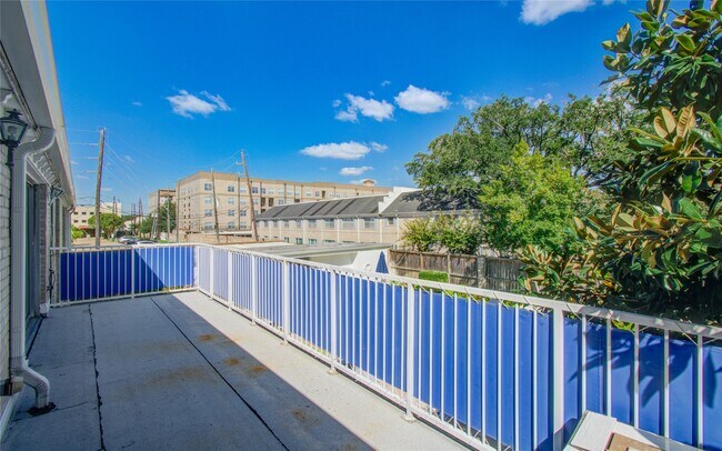 Building Photo - 2700 Bellefontaine St