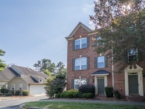 Building Photo - Gorgeous 3 Bedroom Townhome in Davidson
