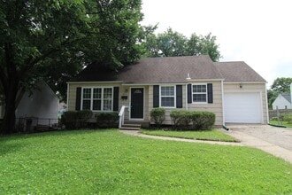 Building Photo - August FREE On This 2 Bedroom 1 Bath Home in Roeland Park
