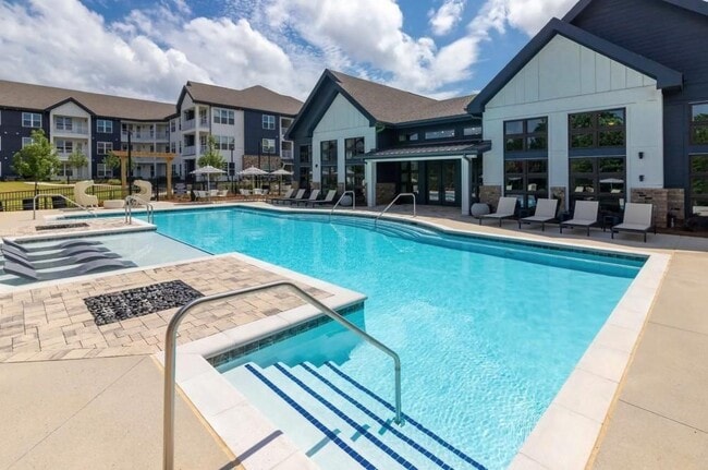 Building Photo - 5617 Oak St