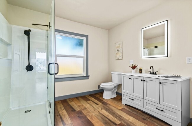 Building Photo - 1548 NW Eden St