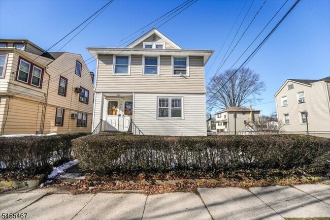 Building Photo - 104 Walnut St