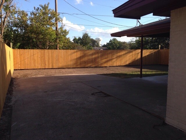 Building Photo - 108 Moss St