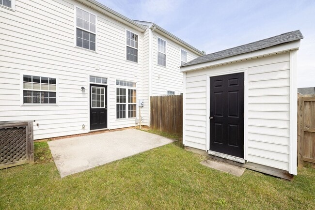 Building Photo - Well-maintained townhouse in Richmond