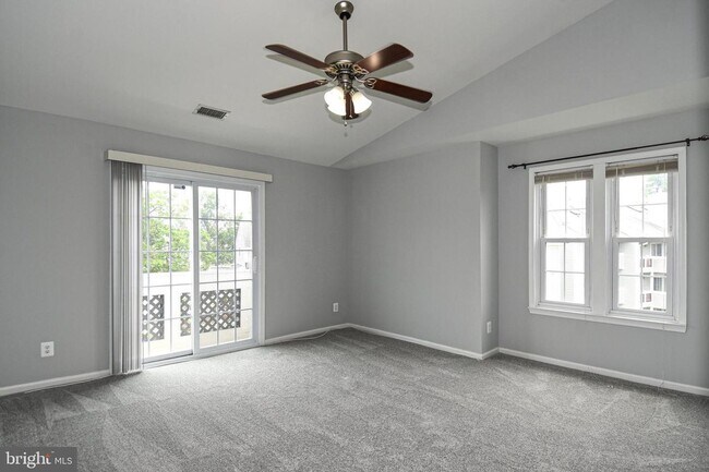 Building Photo - 4056 Grays Pointe Ct