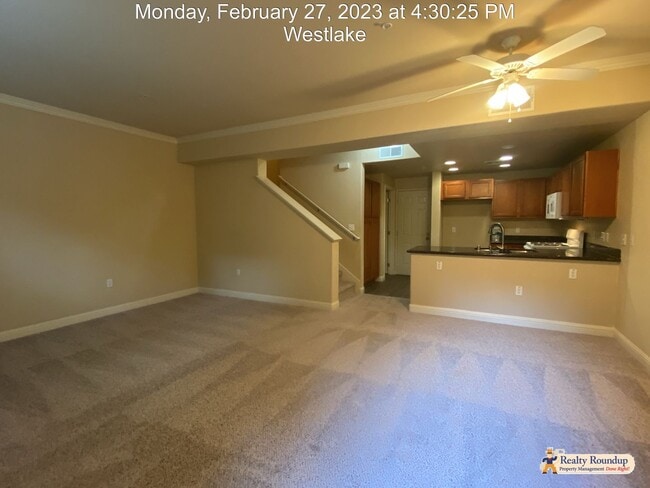 Building Photo - Pristine Condo with New Carpet and Dual Master Suites