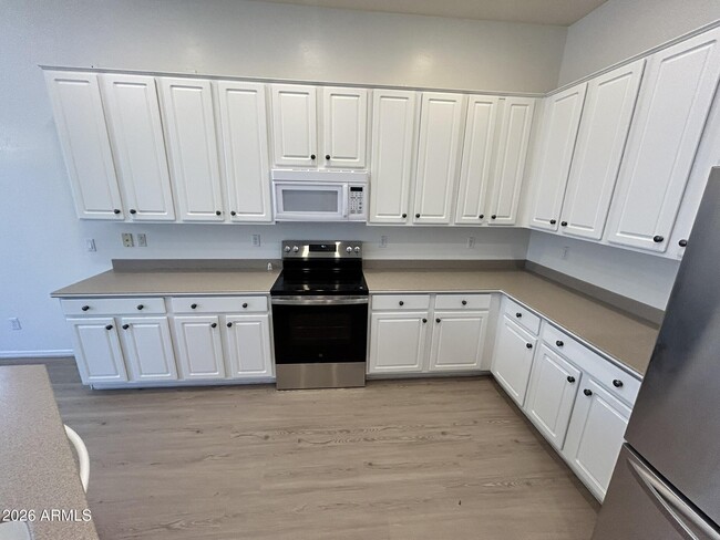 Building Photo - 8003 W Clara Ln