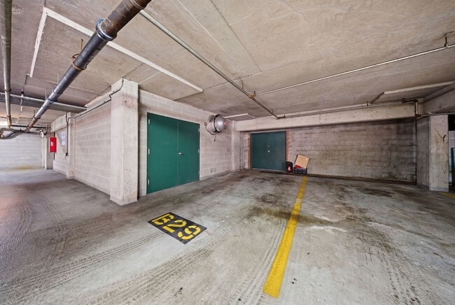 Building Photo - 1000 W Washington Blvd