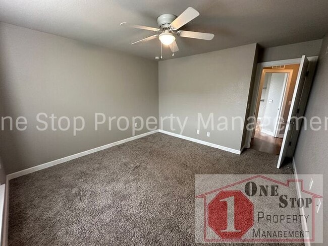 Building Photo - Gorgeous 3-Bed, 2.5-Bath Townhome in Raymore!