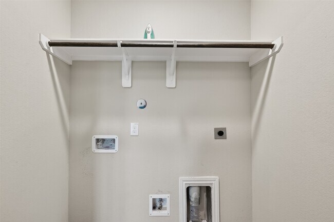 Building Photo - 2903 Painted Sunrise Trail