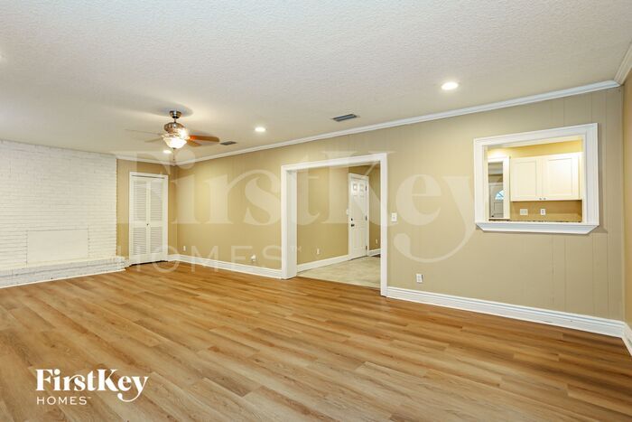 Building Photo - 6421 Burgundy Rd S