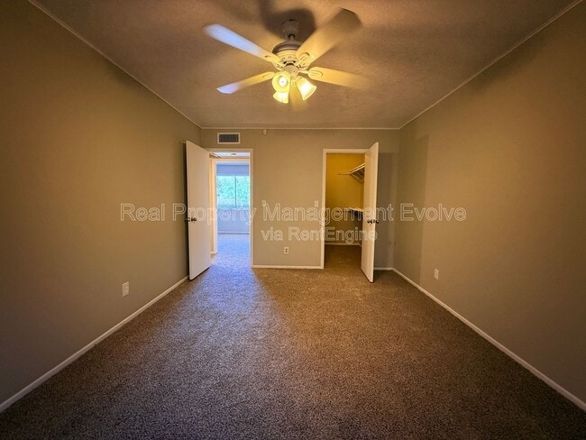 Building Photo - 2401 W Fremont Dr