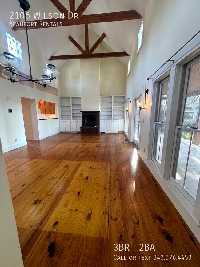 Building Photo - 2106 Wilson Dr
