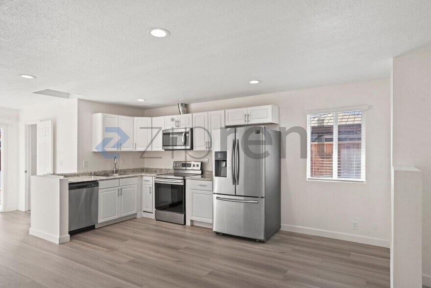 Building Photo - 3066 Nightingale Pl