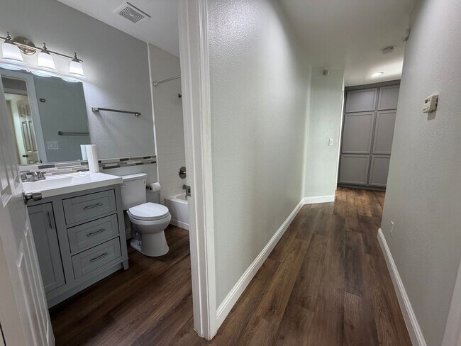 Building Photo - 8267 Moorhaven Way