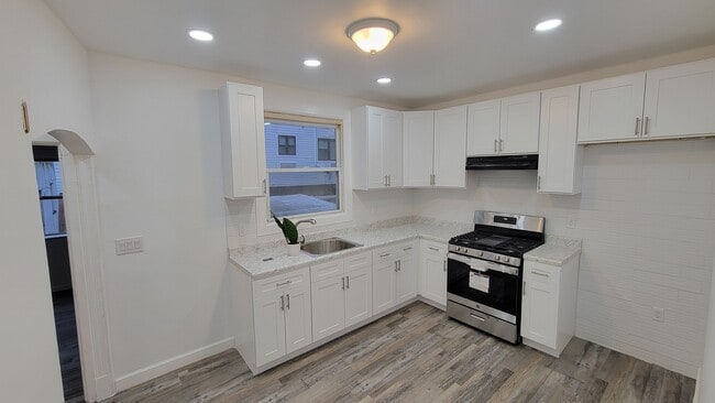 Building Photo - 7411 Park Ave