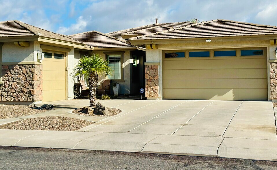 Primary Photo - 372 W Aster Dr