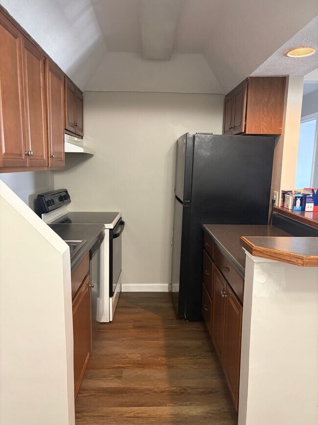 Building Photo - Hampton Club Gated Community