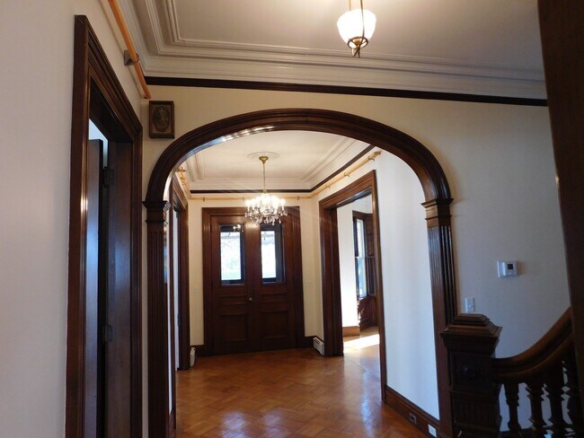 Building Photo - 682 Rock St