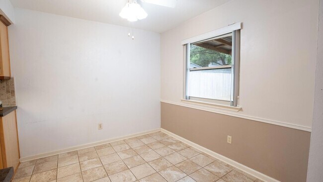 Building Photo - 11606 Parkfield Dr