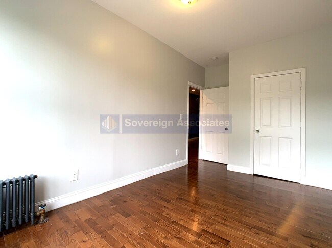 Building Photo - 184 Nagle Ave