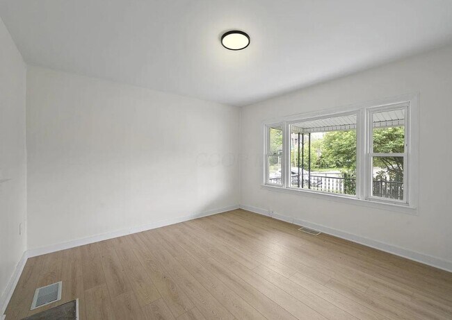 Building Photo - 308 S Highland Ave