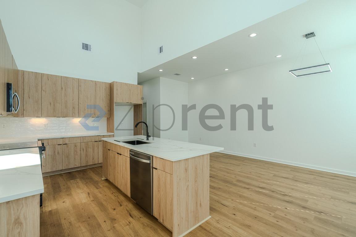 Building Photo - Unit A