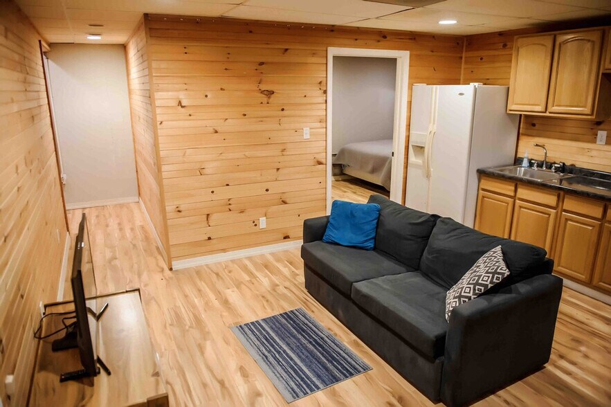 Building Photo - 264 Oak St