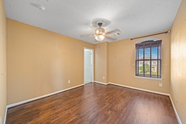 Building Photo - 5007 Pine Ridge Knoll Ct