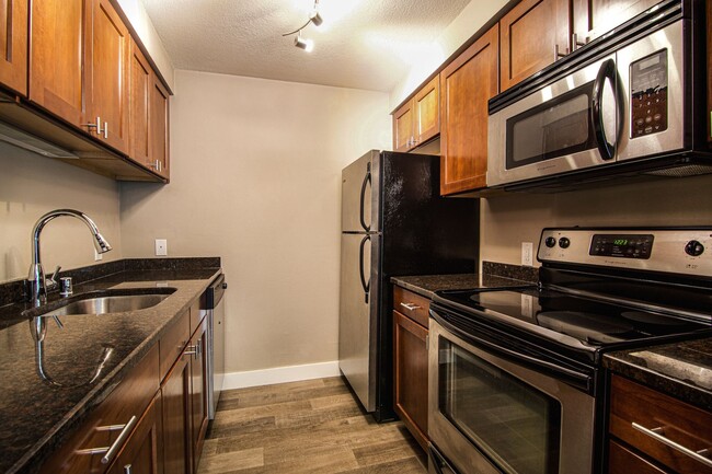 Building Photo - Redmond- One Bedroom Condo located at the ...