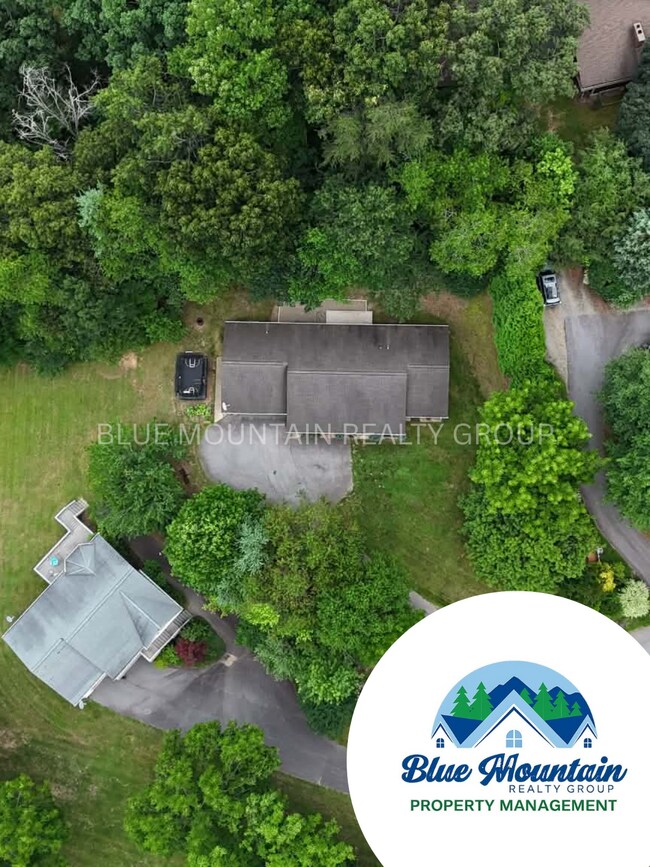 Building Photo - Canton - Easy commute to Asheville only 23 minutes