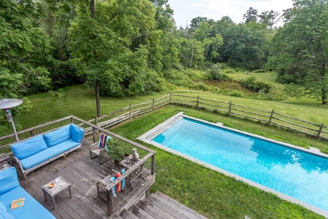 Building Photo - 16-18 Broadway