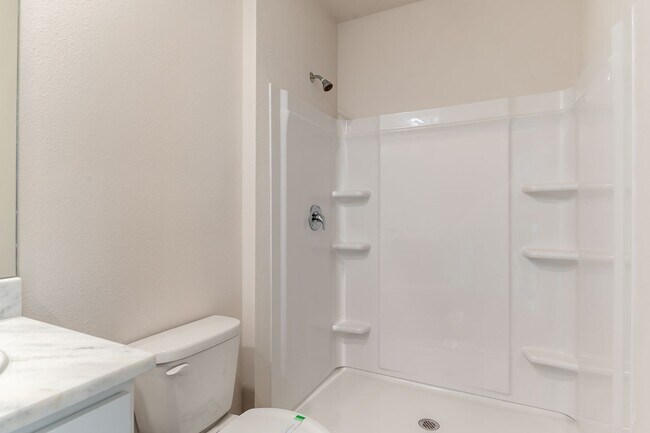 Building Photo - 3 Bedroom Townhome - Star Farms
