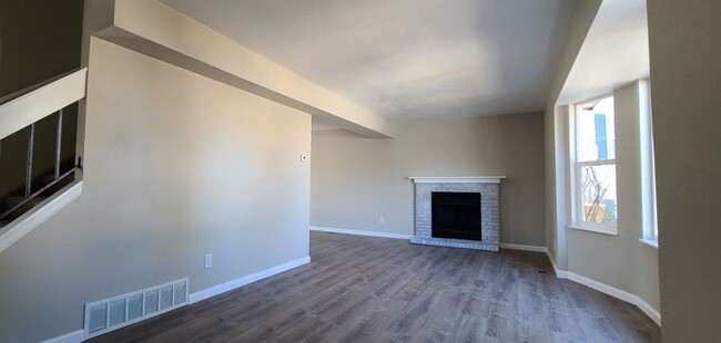 living room - 2285 Anthony Ct