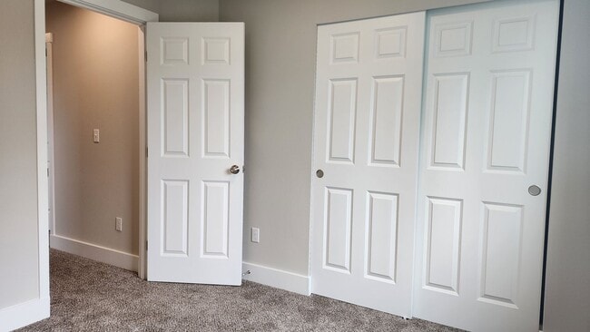 Building Photo - 3 Bedroom, 2.5 Bathroom + DEN in Yelm Cree...