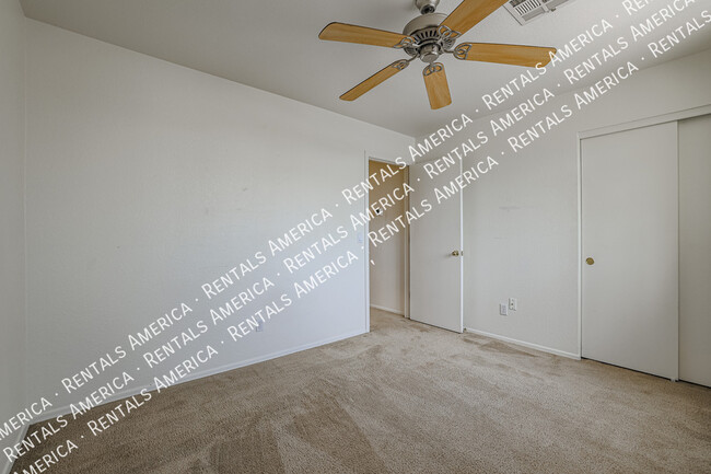 Building Photo - 1161 W Gail Ct