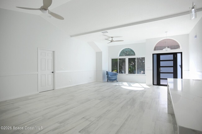 Building Photo - 140 Flores St